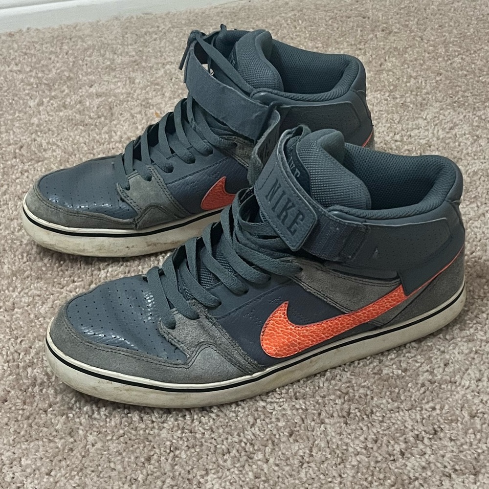 Nike Dunk Mid